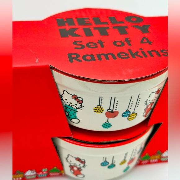 Hello Kitty Holiday Ramekin Set - Picture 2 of 3